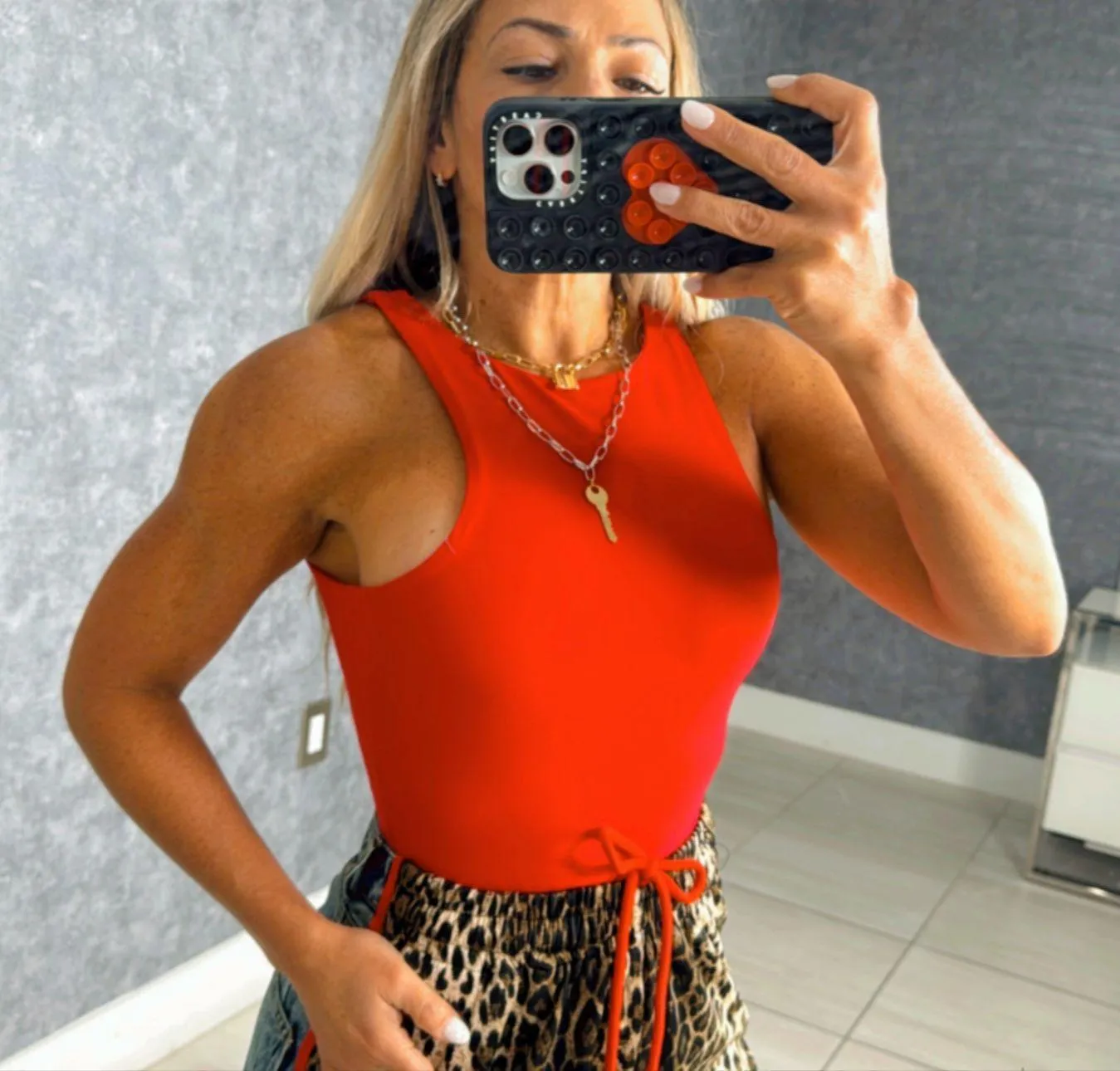 5040 Round neck sleeveless bodysuit