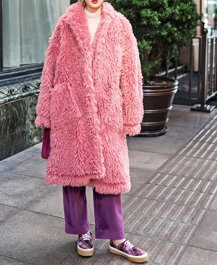 8GIRLS DESIGN FAUX FUR TEDDY LONGLINE COAT IN PINK