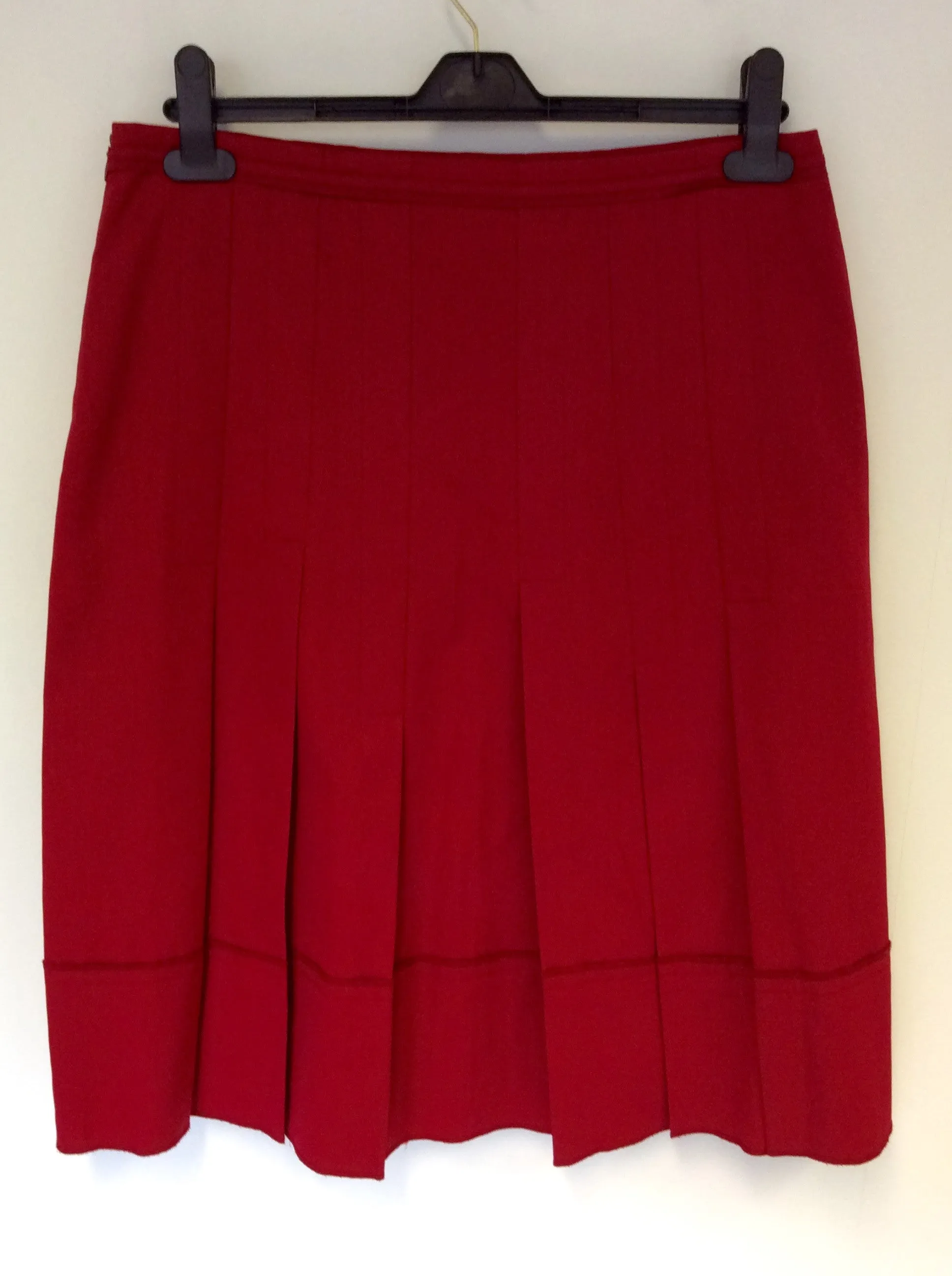 BCBGMAXAZRIA RED PLEATED KNEE LENGTH SKIRT SIZE 14