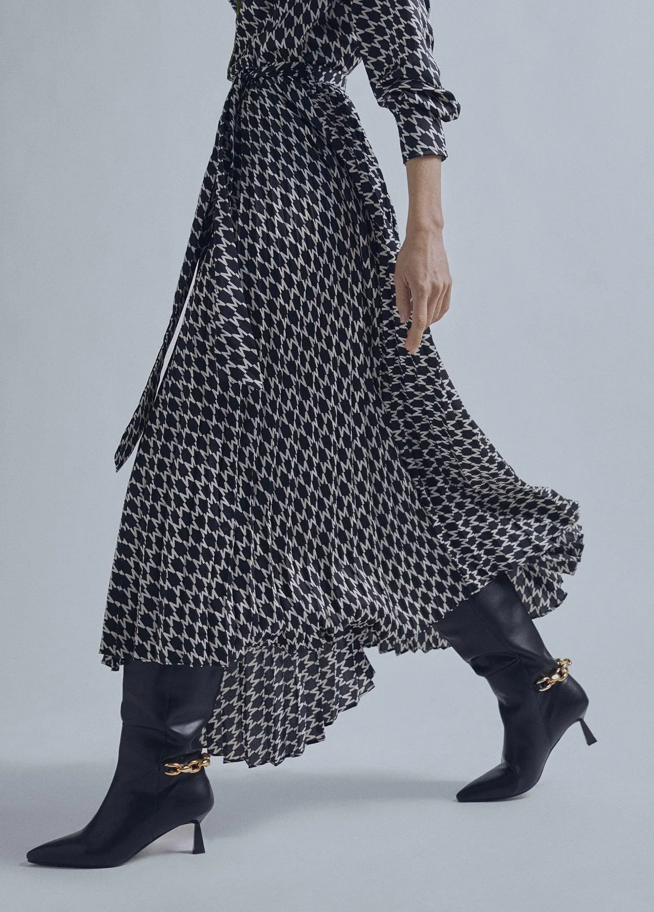 Pleated M satin dress